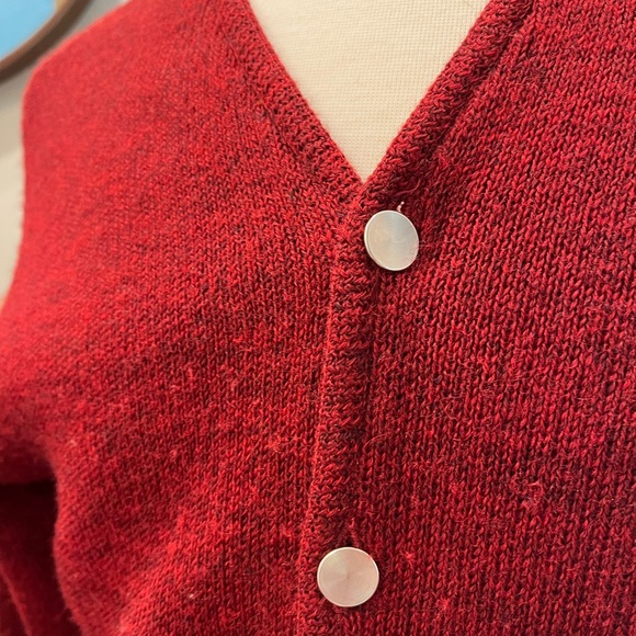 Made in Canada 100% virgin wool red sweater Jantzen M - Picture 5 of 5